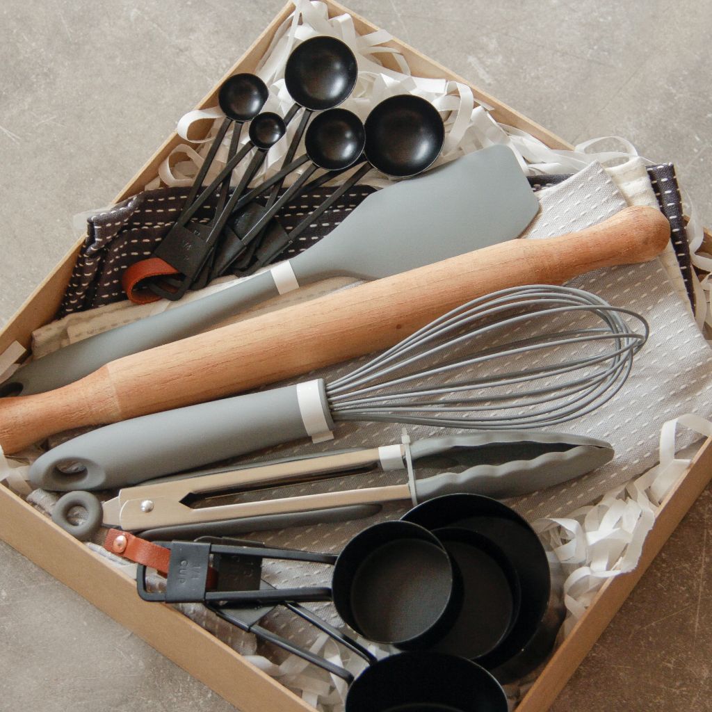 Baking Tools with Measuring spoons and cups